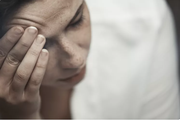 Douleur et incompréhension : le double fardeau que portent les femmes atteintes de fibromyalgie.