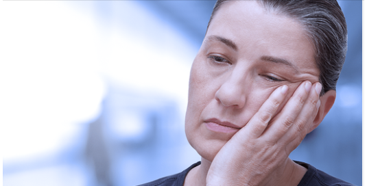 Dolore e incomprensione: il doppio fardello che portano le donne con fibromialgia.